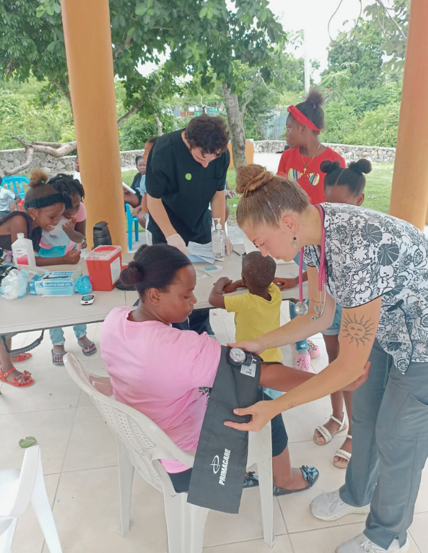 students on a medical internship abroad program examining and treating local patients to gain clinical skills and hands on experience
